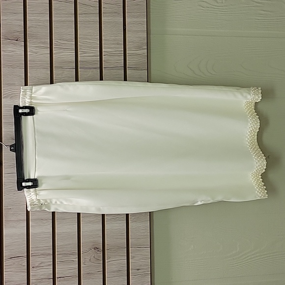 Donna Vinci Ivory Pearl Skirt Suit, Size 8 - Picture 13 of 13
